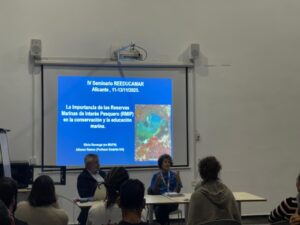 Ponencia del IV Seminario REEDUCAMAR 2025 en el CIMAR de Santa Pola sobre la importancia de las Reservas Marinas de Interés Pesquero.