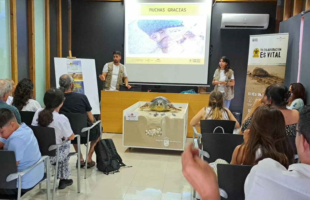 Representantes de Hippocampus participan en una jornada formativa del proyecto Territorio Tortuga
